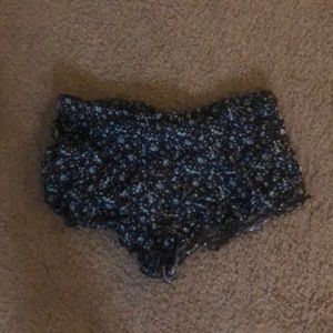 Cute flower short shorts